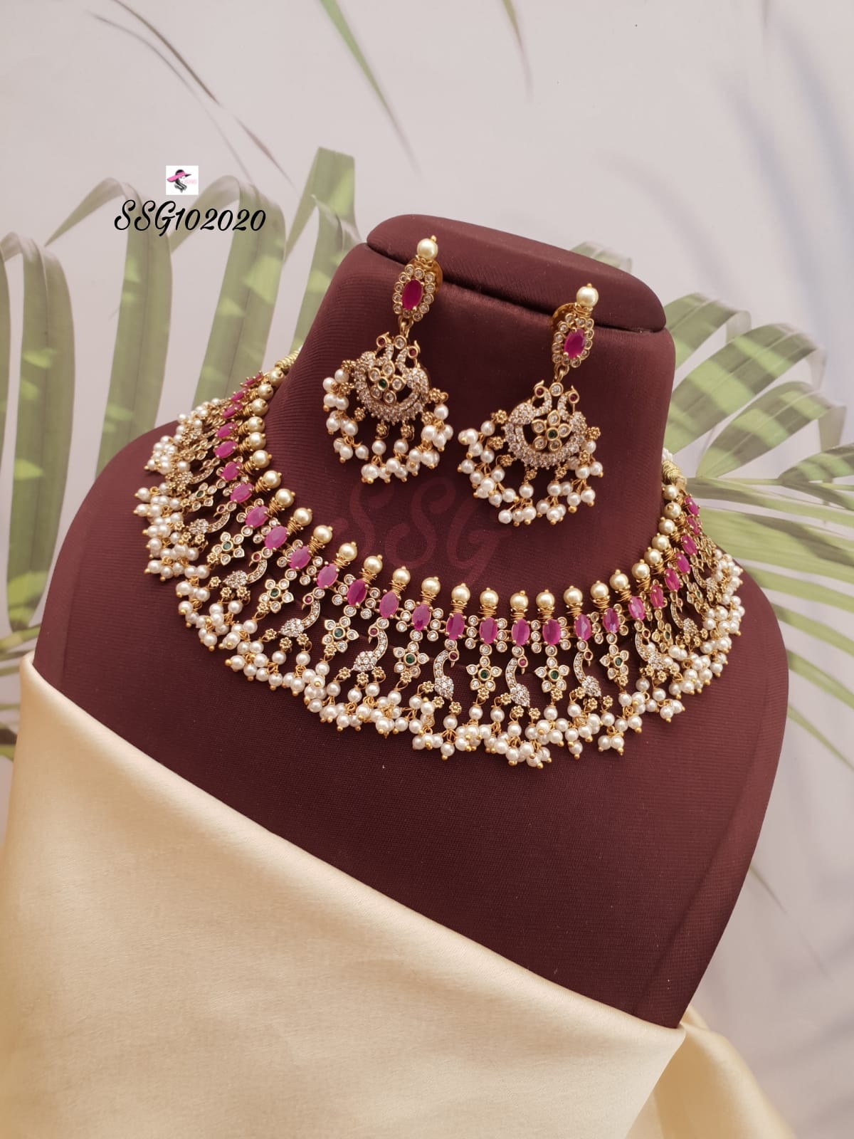 Traditional Peacock-Themed Necklace Set